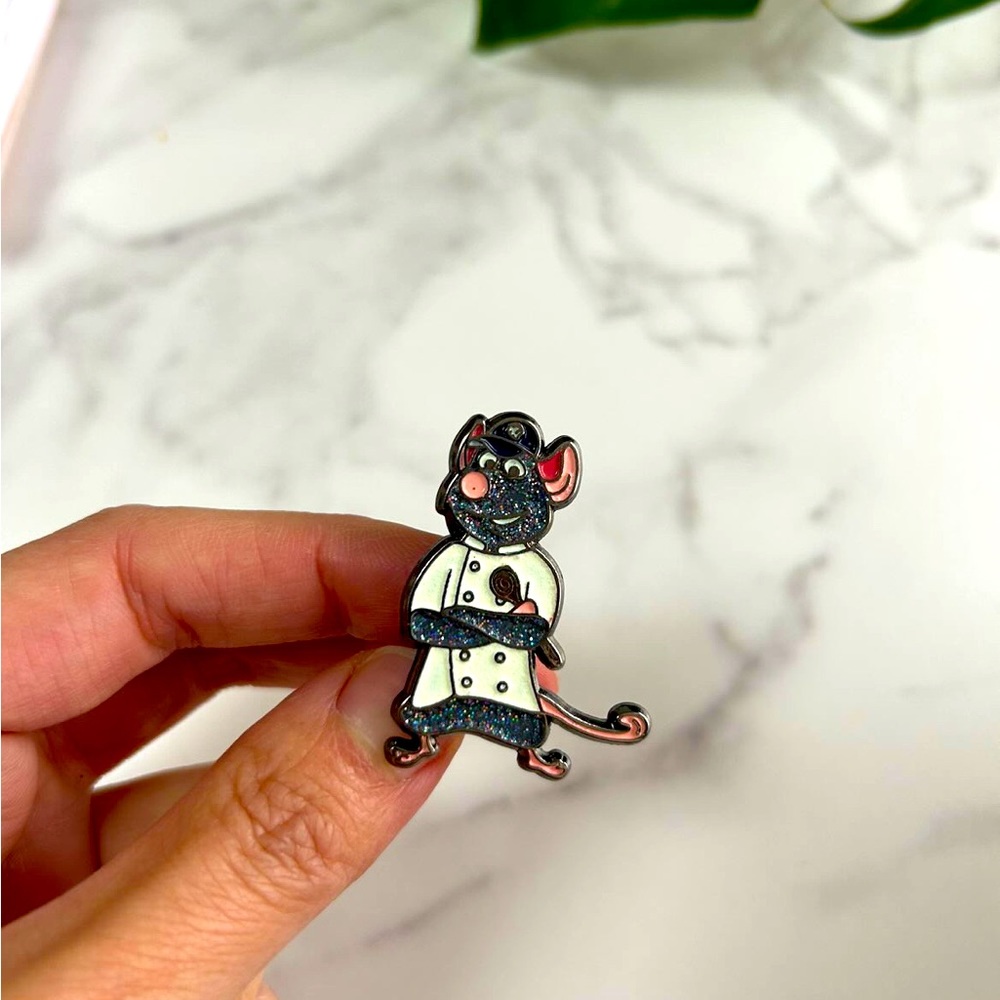 <GLOW IN THE DARK> Disney’s Ratatouille Chef Remy Pin